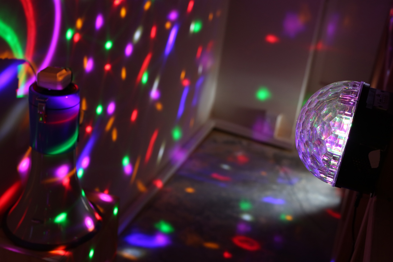 val smith, formations for reciprocal justice and further sad attempts to punish you or make some kind of a difference, 2016. Image: Daegan Wells